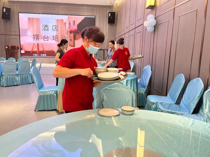 泸县建校进企业开展技能培训